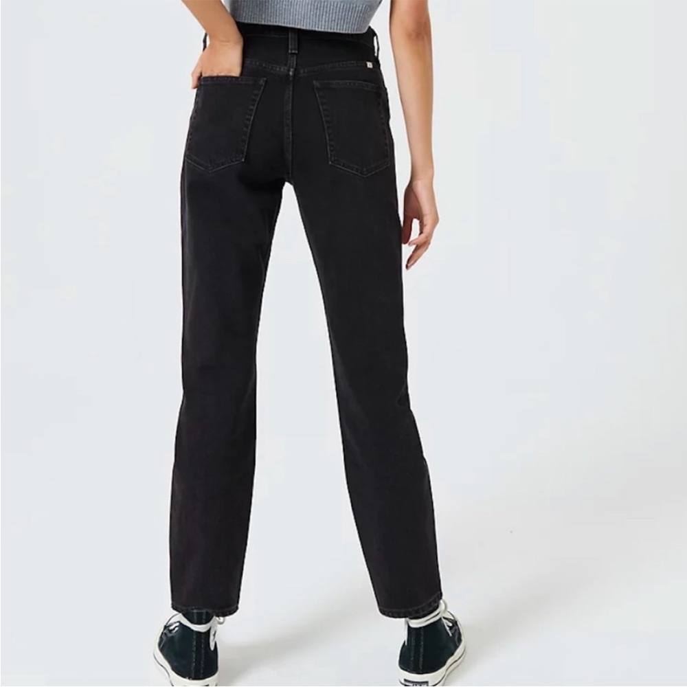 Sunday Best Low Key Mom Jeans in Washed Black. Size 31 - Picture 2 of 10